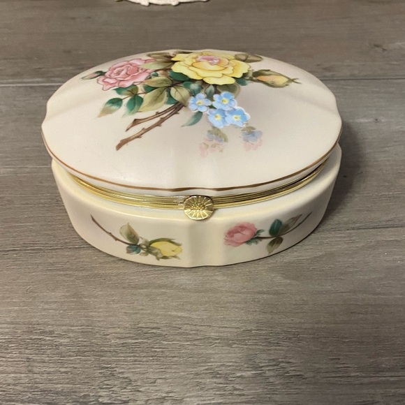 Vintage Other - Vintage Victorian Garden, Victorian Rose porcelain trinket box